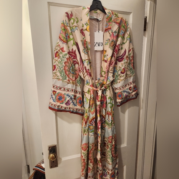 Zara | Intimates & Sleepwear | Nwt Womens Zara Flowered Kimono | Poshmark